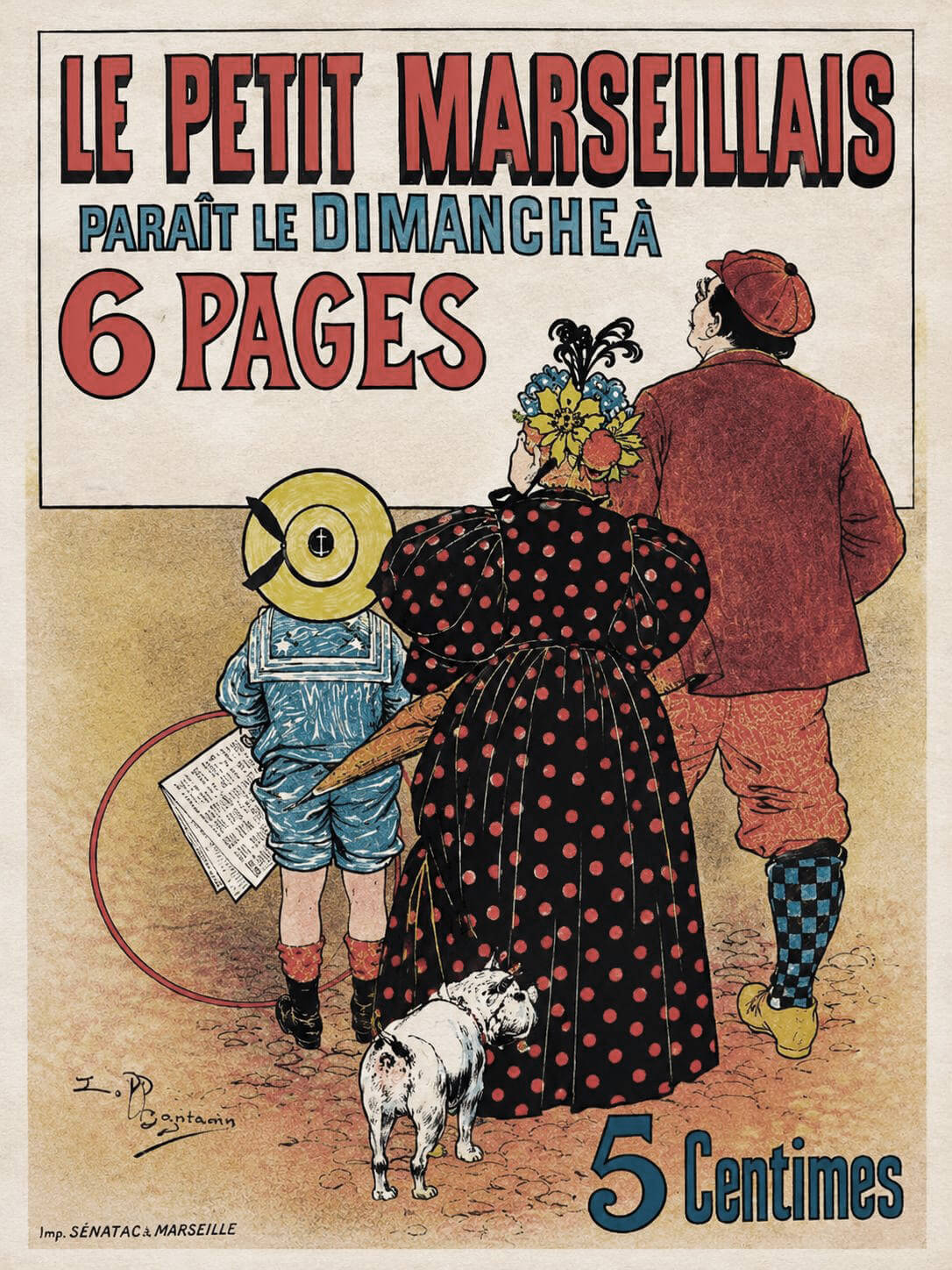 Affiche illustrée en couleurs « Le Petit Marseillais paraît le dimanche à 6 pages, 5 centimes » : un enfant en costume marin, une femme en robe à pois et un homme en veste rouge, vus de dos avec un bouledogue, lisent une affiche